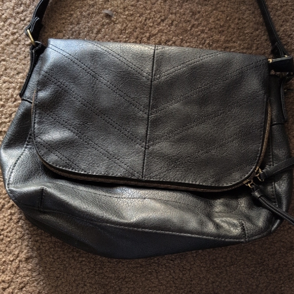 Elegant Black Leather Shoulder Bag